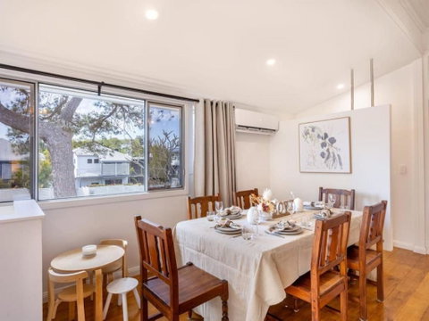Family Friendly Cozy 4BR House At Annerley - Accommodation QLD 1