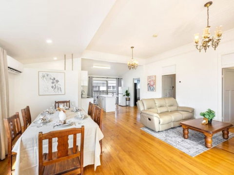 Family Friendly Cozy 4BR House At Annerley - Accommodation QLD 2