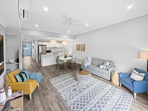 Family-friendly Seaside Gem - Accommodation QLD 1