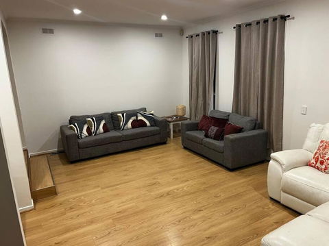 Family Home- Close To Knox City & Dandenong Ranges - Accommodation QLD 4