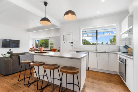 Family Home In East Orange - Cosy & Spacious - Accommodation QLD 1