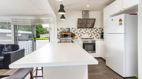 Family Home With Pool And Guest House - Accommodation QLD 1