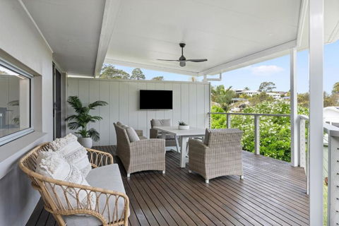 Family Retreat Close To Wamberal Beach - Accommodation QLD 0