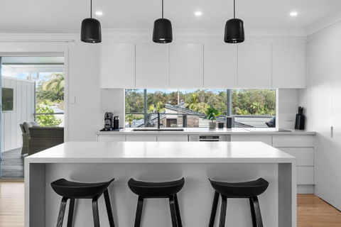 Family Retreat Close To Wamberal Beach - Accommodation QLD 3