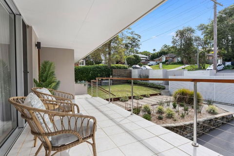 Family Retreat Close To Wamberal Beach - Accommodation QLD 4