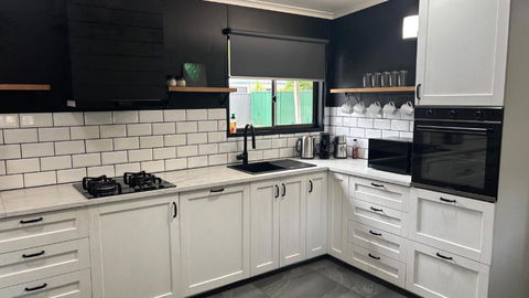 Family Retreat In Ningi Pet Friendly - Accommodation QLD 4