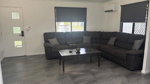 Family Retreat In Ningi Pet Friendly - Accommodation QLD 2