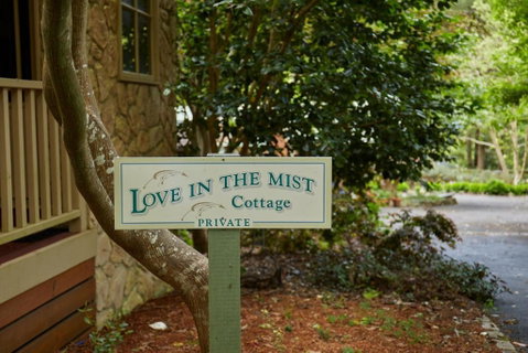 Fernhem Cottages- Love In The Mist - Accommodation QLD 1