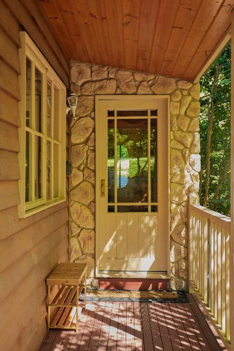 Fernhem Cottages- Love In The Mist - Accommodation QLD 2