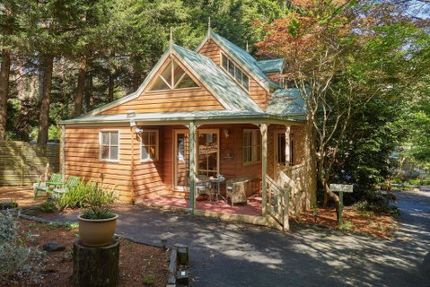 Fernhem Cottages- Love In The Mist - Accommodation QLD 0