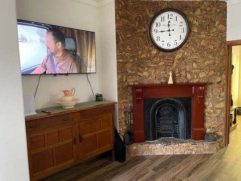 Florence Lodge - Accommodation QLD 3