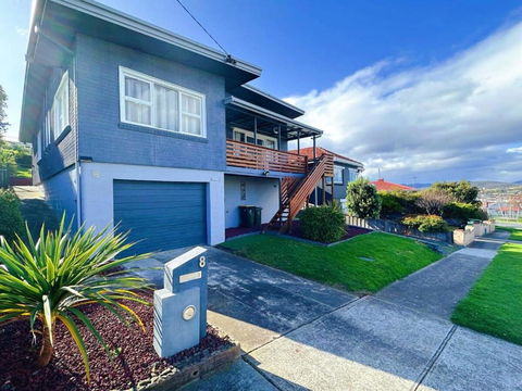 Fonton Blue Holiday Home Close To City And Airport - Accommodation QLD 0