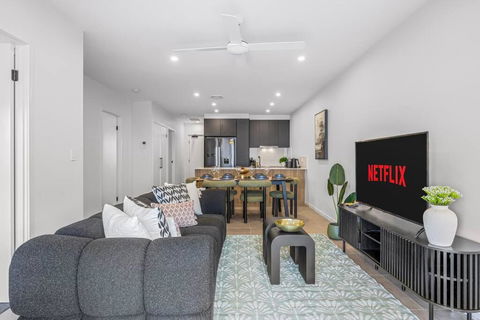 Family Retreat - Free Secure Car Park, Garden City Westfield Shopping, Restaurants - Accommodation QLD 0