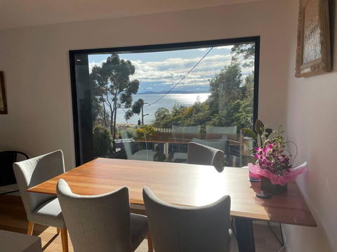 Fabulous, New, Well Appointed Beach House - Accommodation QLD 3