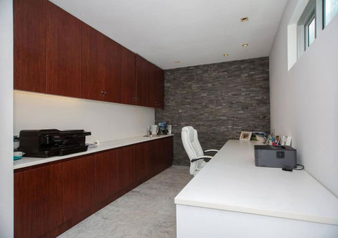 Exquisite Family Home Near Coogee Beach - Accommodation QLD 4
