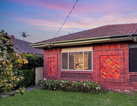 Family Retreat House 3 Bdrm With Parking Netflix Close To Train - Accommodation QLD 2