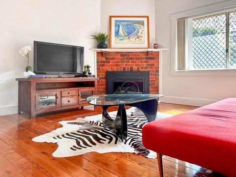 Family Retreat House 3 Bdrm With Parking Netflix Close To Train - Accommodation QLD 3