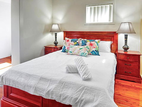 Family Retreat House 3 Bdrm With Parking Netflix Close To Train - Accommodation QLD 0