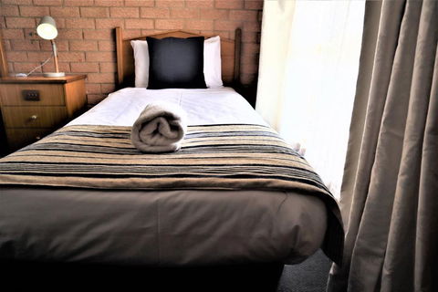 Golden Chain Aalana Motor Inn - Accommodation QLD 1