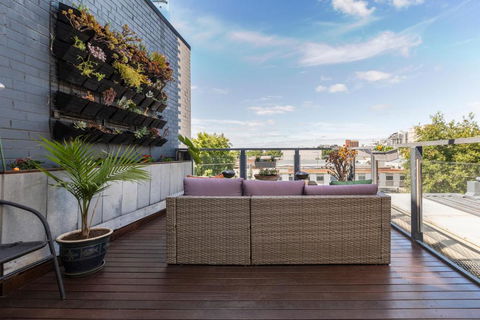 FUN&KY Parking 2 Patios WFH WiFi City Views - Accommodation QLD 1