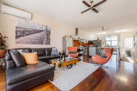 FUN&KY Parking 2 Patios WFH WiFi City Views - Accommodation QLD 2