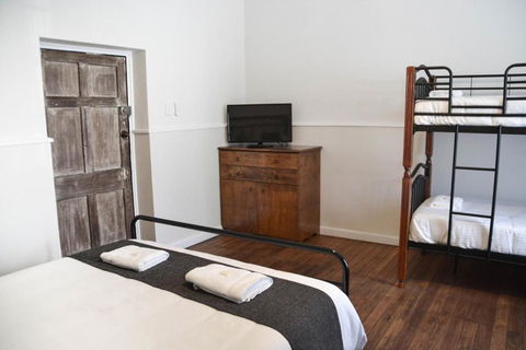 George IV Inn - Accommodation QLD 4