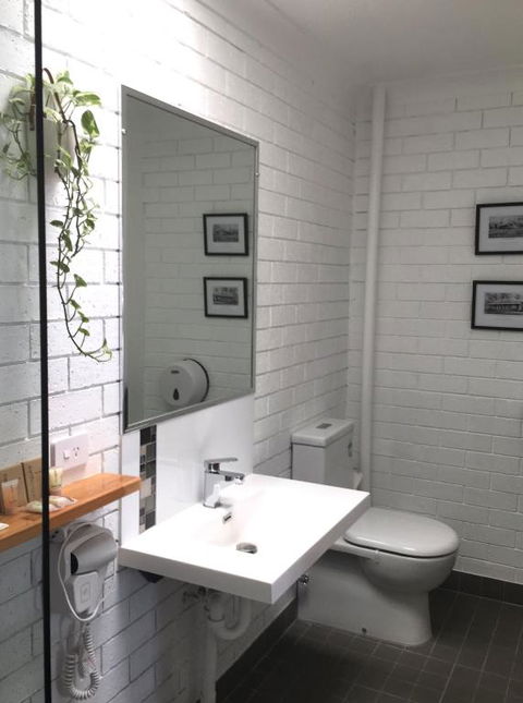 Gin Gin Village Motor Inn Motel QLD - Accommodation QLD 4