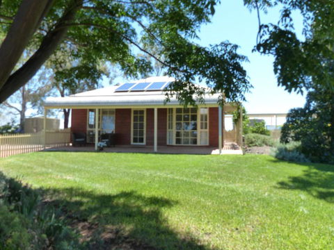 Glenbar Cottage Yelta - Accommodation QLD 3