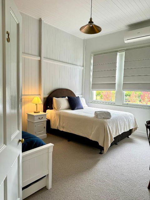 Grand Old Crow Hotel - Accommodation QLD 0