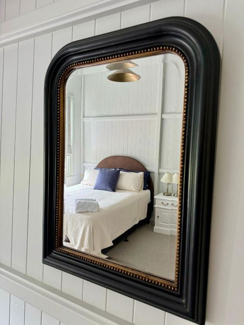 Grand Old Crow Hotel - Accommodation QLD 2