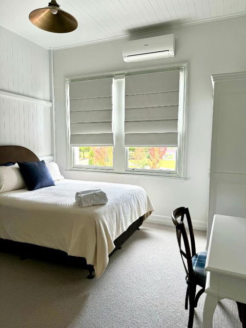 Grand Old Crow Hotel - Accommodation QLD 4