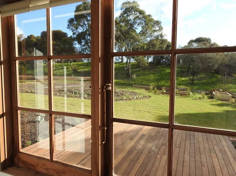 Grape Pickers Cottage - Accommodation QLD 4