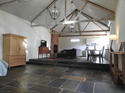 Grape Pickers Cottage - Accommodation QLD 0