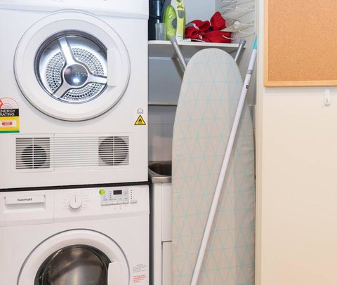 Harp Haven - Contemporary In Suburban Tree Lined Kew - Accommodation QLD 2