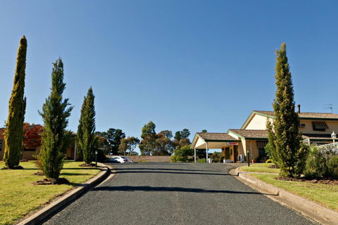 Hilltops Retreat Motor Inn - Accommodation QLD 0
