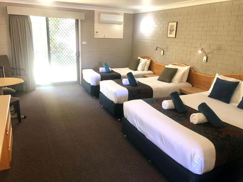 Hilltops Retreat Motor Inn - Accommodation QLD 2