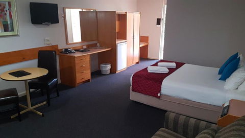 Hilltops Retreat Motor Inn - Accommodation QLD 3