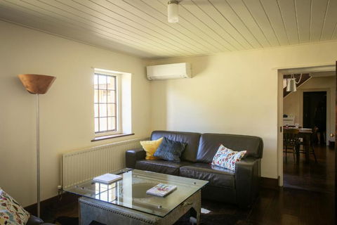 Historic Sandstone Ross Farmhouse - Accommodation QLD 3
