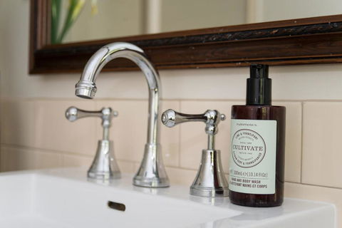 Hollyhock - Accommodation QLD 2