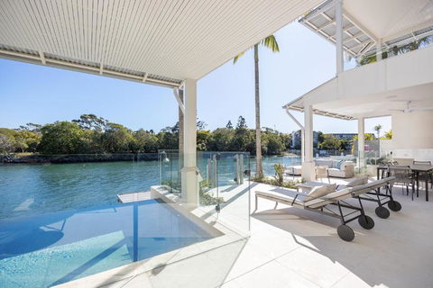 Iluka, Luxurious Riverfront Retreat - Accommodation QLD 2