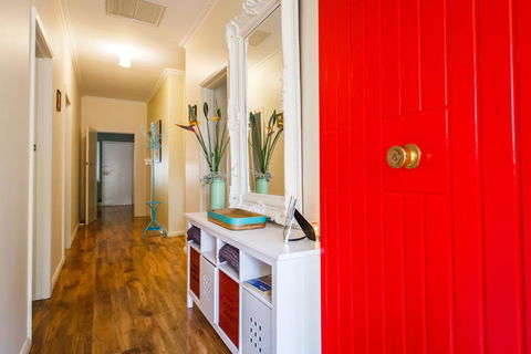 Indulge Homes - 77 Olive - Accommodation QLD 2