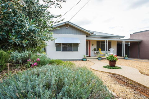 Indulge Homes - 77 Olive - Accommodation QLD 1