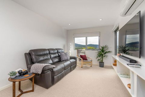 Impeccable Apt In The Heart Of Canberra - Accommodation QLD 3