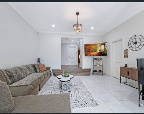 Home Is Where The Heart Is. Spacious 5 Bedroom 2 Storey Home. - Accommodation QLD 0