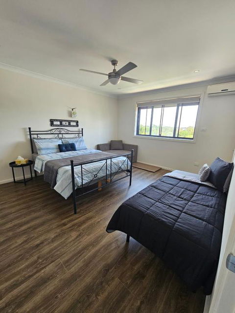 Home Is Where The Heart Is. Spacious 5 Bedroom 2 Storey Home. - Accommodation QLD 2