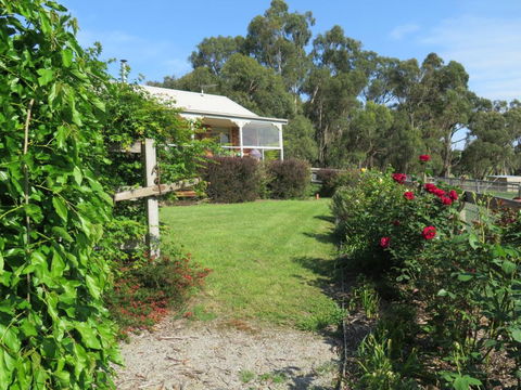 Honeyeater Cottage - Accommodation QLD 3