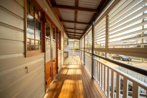House Of Fairy Wren -Charming Queenslander Cottage Mins Drive To Brisbane CBD And Gabba Stadium! - Accommodation QLD 1