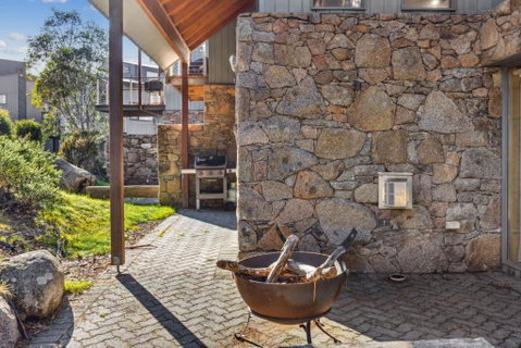 Ice 3 - Accommodation QLD 1