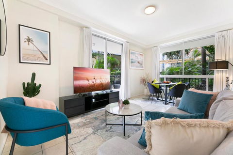 Iconic Chevron Renaissance Private Apartments - Accommodation QLD 1