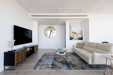 Iconic High-view Oasis Between Docklands And CBD - Accommodation QLD 1